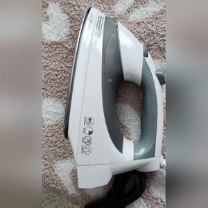 Black+Decker Quick Press White and Gray Iron